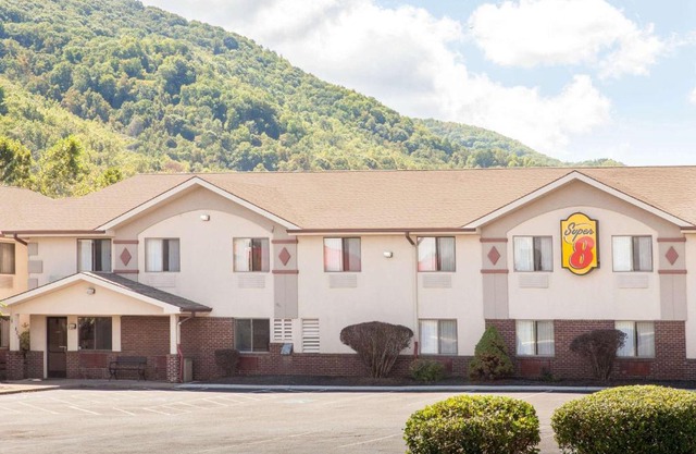 Super 8 by Wyndham Norton VA