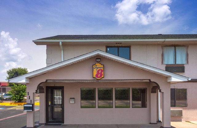 Super 8 by Wyndham Sherman