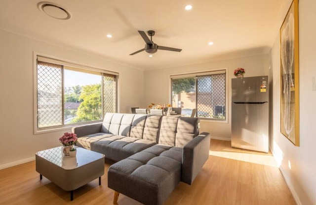 Super Value 4BR House near Westfield/Shops/Parks