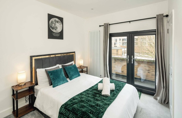 Superb 3bedroom house in greenwich with parking