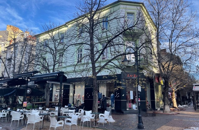 Superb 4-bedroom house, built in 1905 just on the pedestrian boulevard of Sofia.