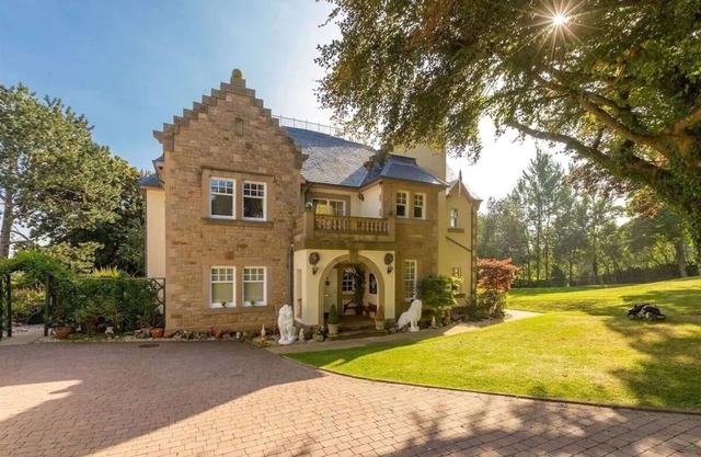Superb 5 bedroom Mansion 20mins from City Centre.