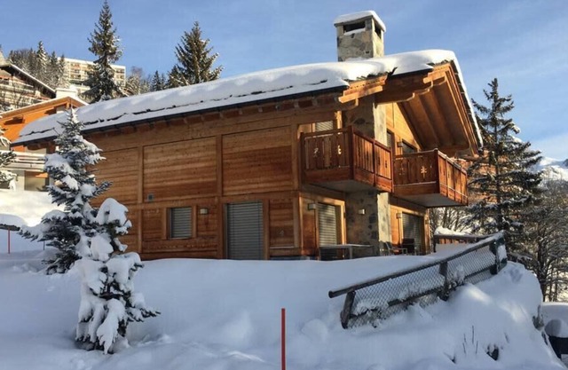 Superb chalet with exceptional comfort - 10 people facing to the mountains