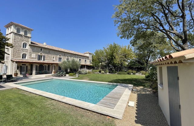 Superb Farmhouse, Pool, Lovely garden, Quiet, Fully air-conditioned
