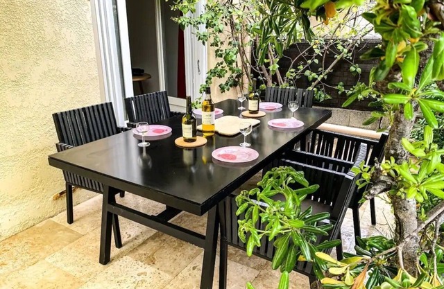 Superb, fully renovated villa 2 minutes from the beach