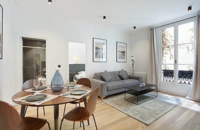 Superb Haussmanian apartment Palais Royal