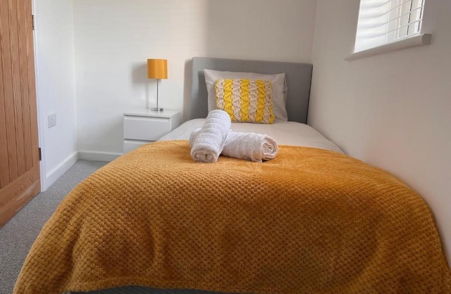 Superb modern flat in Northampton, parking &EV