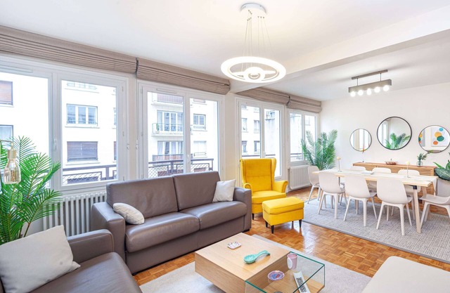 Superb T4 bright & calm. Free weekly cleaning & parking !nClose to Eiffel Tower.