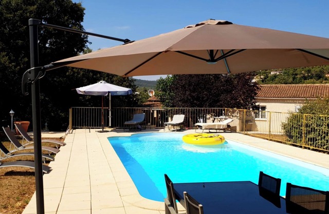 Superb villa 4 fronts