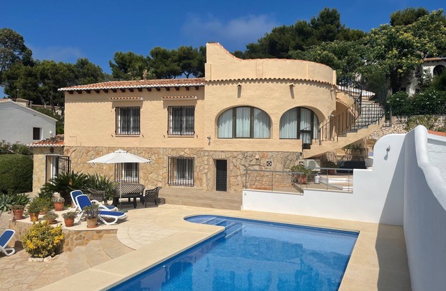 Superbly Maintained Detached Villa in Private Grounds with Own Pool