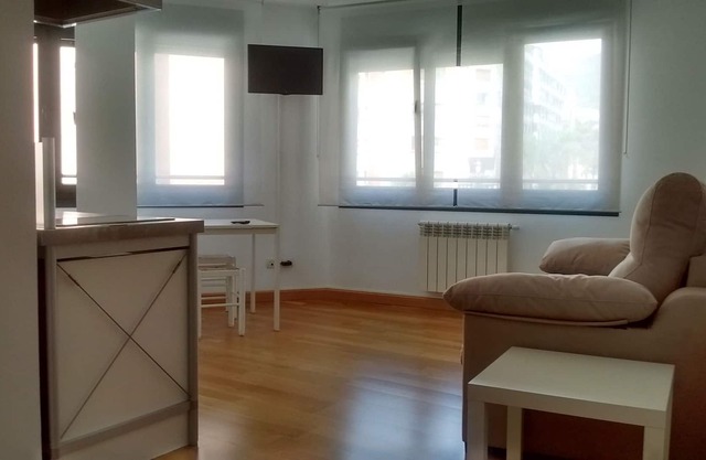 Supercentric floor: c / Alfonso III El Magno, 22, 1º B. Oviedo.