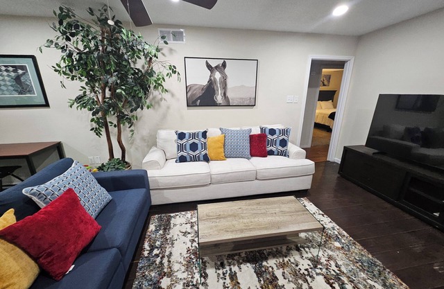 SUPERHOST/Luxury Triple "T" w/Foosball Game, Crib, Baby Bath
