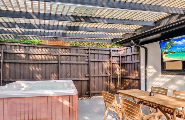 Superior 4BR/2B Home with Hot Tub & Grill