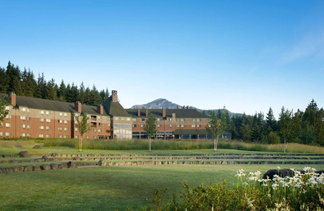 Superior Room with Stunning Columbia River Views