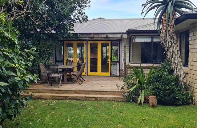 Surf and Sun Retreat - Mt Maunganui Holiday Home