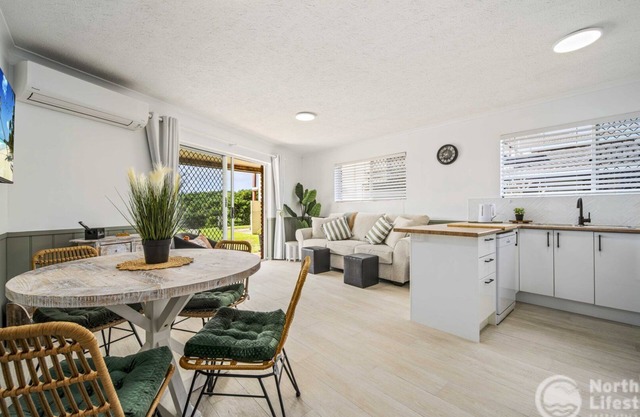 Surf Whispers - Absolute Beachfront Getaway