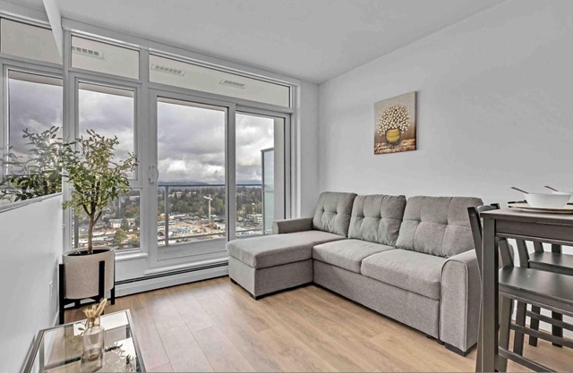 Surrey Flat with Views