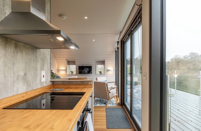 Sustainable Pod on Old Chalford Farm