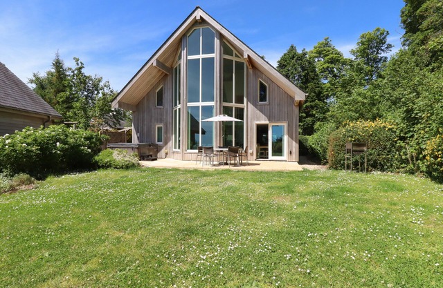 SWANDOWN, 14 GOLDENHAYE, pet friendly in Cricket St. Thomas