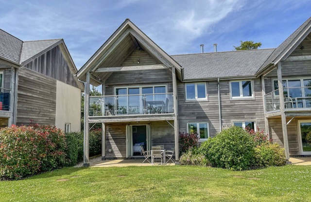 SWANDOWN, 16 NETHERHAYE, with pool in Cricket St. Thomas