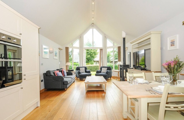 Swandown, 3 Blackdown