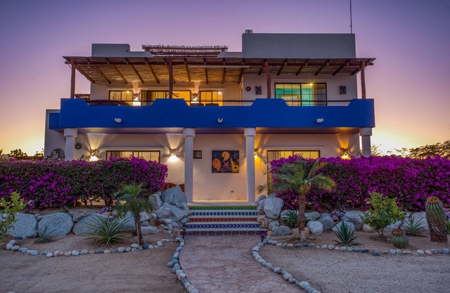 Sweeping ocean views steps to beach w/pool & Firepit. Close to Tres Palapas!