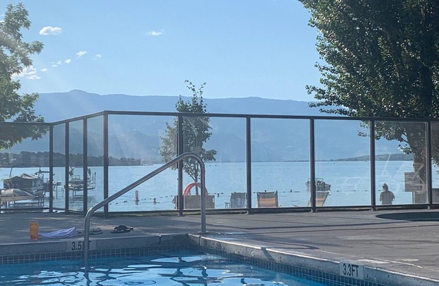 Sweet Comfortable 1 Bedroom Suite