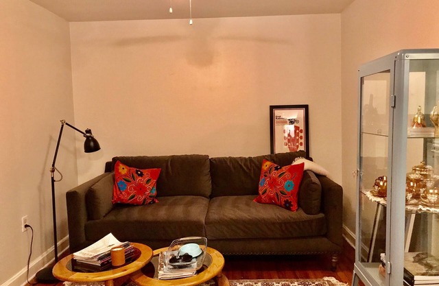Sweet Cottage in Hyde Park: Historic Neighborhood