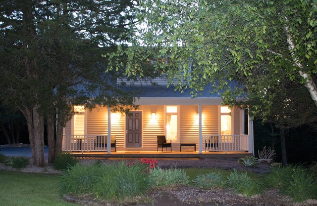 Sweet Escape- Hot Tub, Pool Table & Fire Pit Table in the Galena Territory