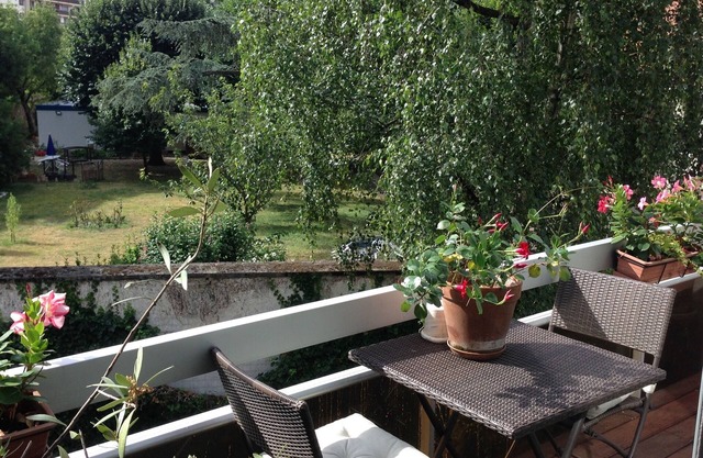 Sweet Home Paris 12ème in lush greenery. Well located