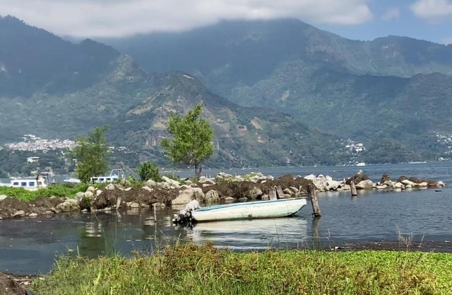 Sweet little cottage at Lake La Laguna