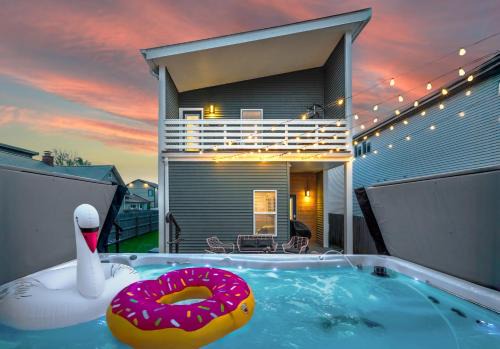 SwimSpa-Arcade Games-Fountain Sq-Great for groups!