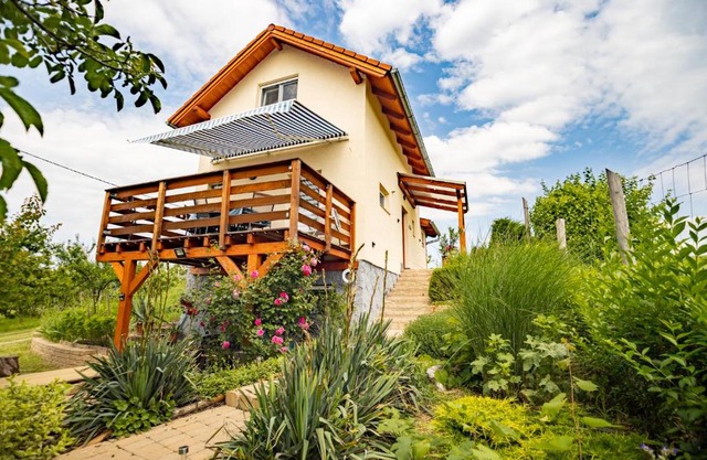 Szamóca Vendégház-Kőröshegy (Balaton)