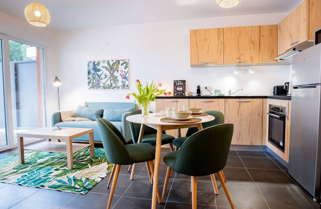 T2 Apartment with large terrace and parking