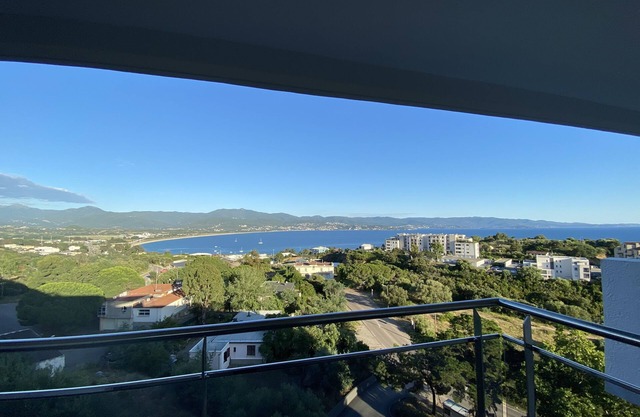 T2 apartment, sea view, at the entrance to Ajaccio.