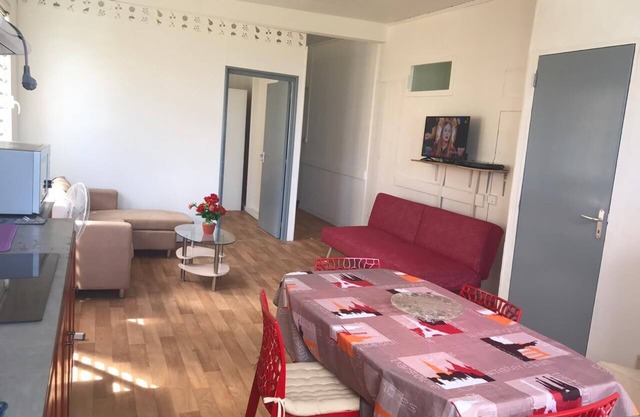 T2 apartment sea view, close to beaches and local shops