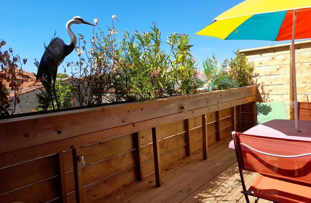 T2 BALCONY, 35M² tt confort et calme! 200m from the thermal baths and 10 min from the BEACHES.