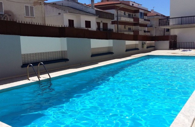 T2 by the beach, with pool, WIFI and cable TV, in Praia do Pedrogão