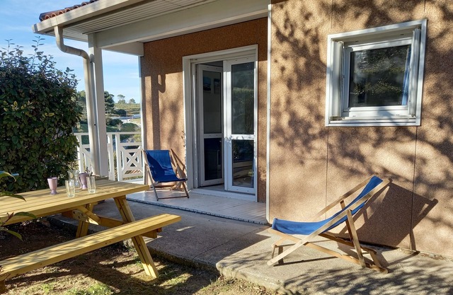 T2 with swimming pool near Cassis