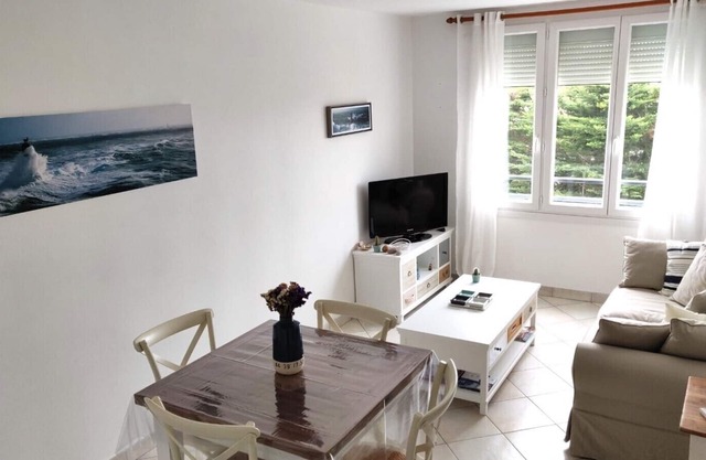 T3 apartment near beach, shops, town center