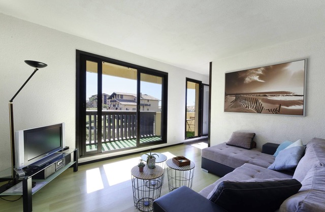 T3 Penon 50m from the beach and shops, balcony living room facing south, parking