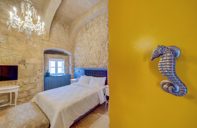 Ta Karmenu - An 800 year old modernized studio, walking distance to Mdina