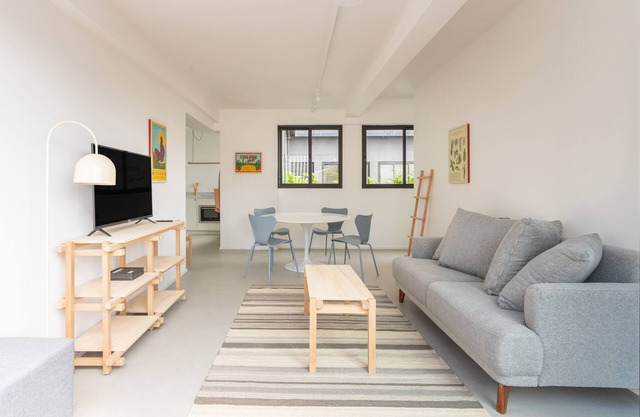 Tabas by Blueground Magdalena Laura