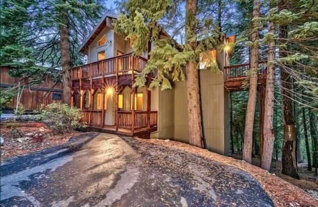 Tahoma Treehouse in Tahoma