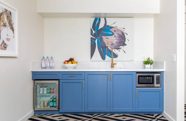 Take Pleasure in Los Angeles! 2 Modern Units! Striking City Views, Rooftop Pool!