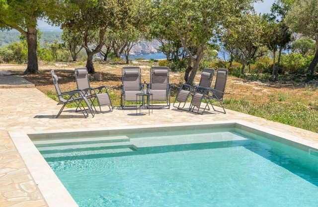 TALAIA D'ARTRUTX - Villa with private pool in a privileged enclave.