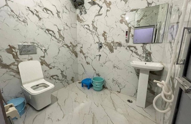 Taran Bliss Home stay : Deluxe Double Room (2 Adults + 1 Child)