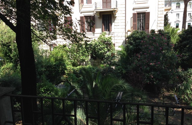 Tasteful apartment in period building, in the green, Parioli.