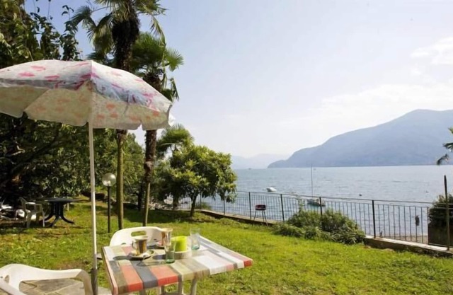 Tastefully furnished 1-room apartment with sea garden and beach