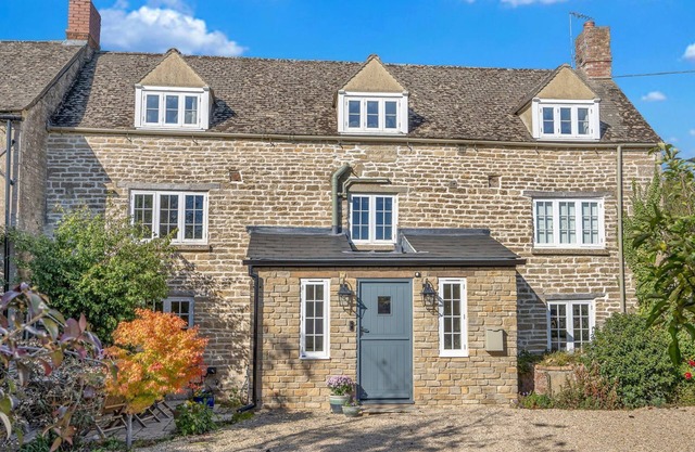 Taylor's Cottage - sleeps 6 guests in 3 bedrooms